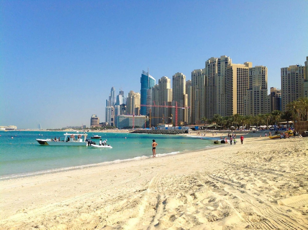 Urban Panda Hostel JBR Dubai