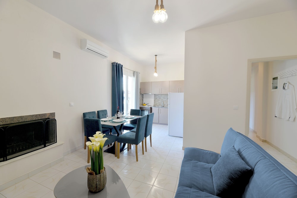 Stork Holiday Apartments - Garden & Sea View