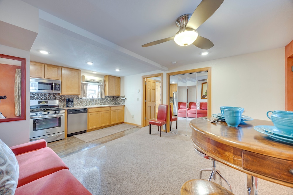 Pikes Peak Mountain Views: Manitou Springs Apt