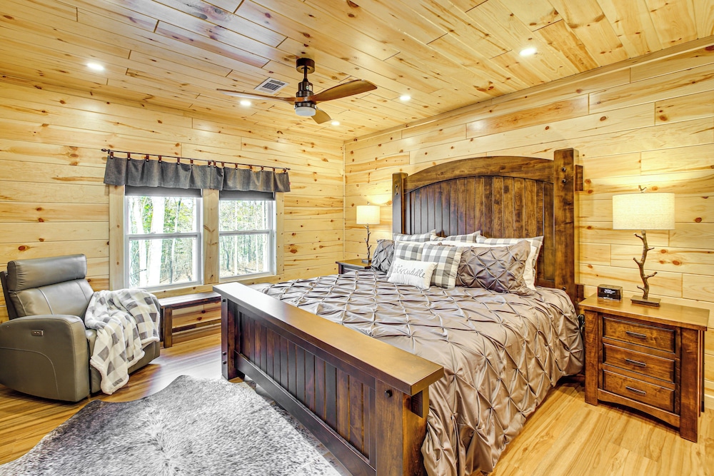 11 Mi to Marina on Lake Hamilton: Cabin Getaway