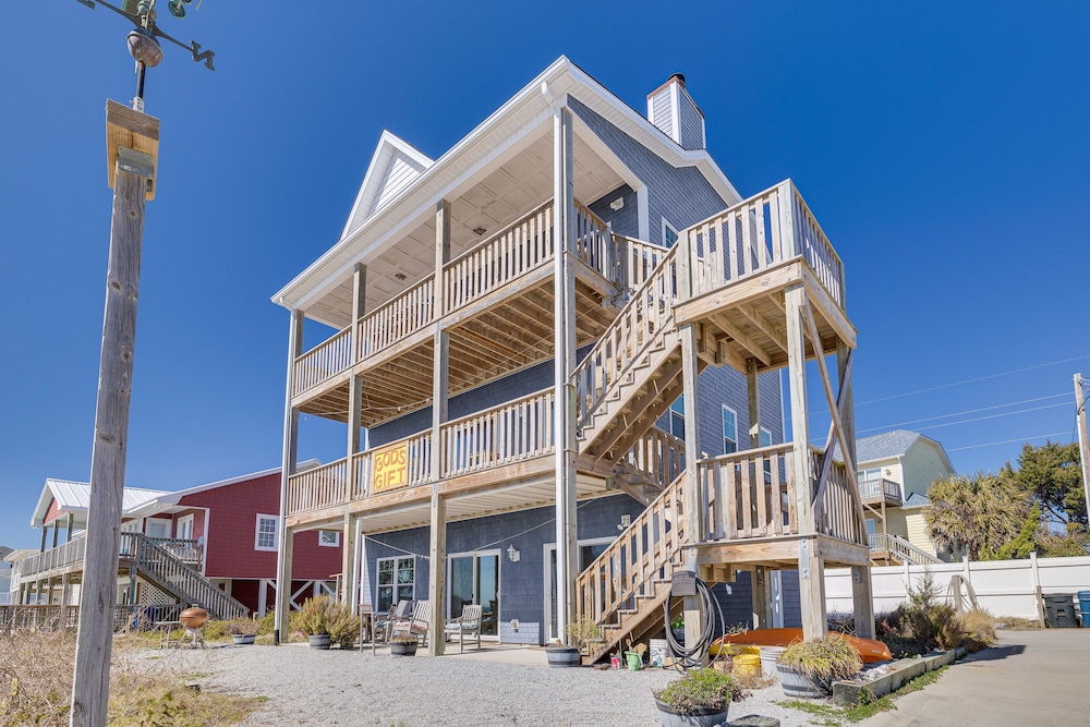 Ocean-view Apt in Emerald Isle - Walk to Beaches! view 4