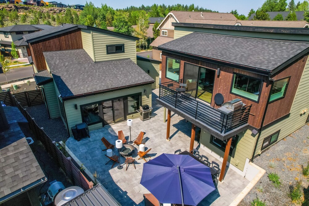 Mini Marshmallow 30 Days Minimum 2 Bedroom Apts by RedAwning view 3