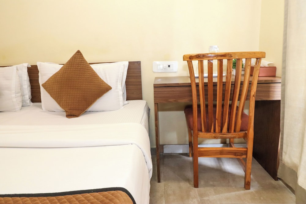 Pinaki Comfort Stay, Vile Parle - Near Airport