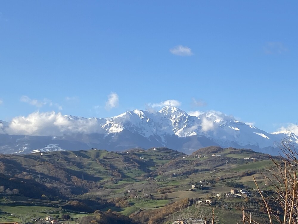 Beautiful Mountain View Home in Castilenti view 2