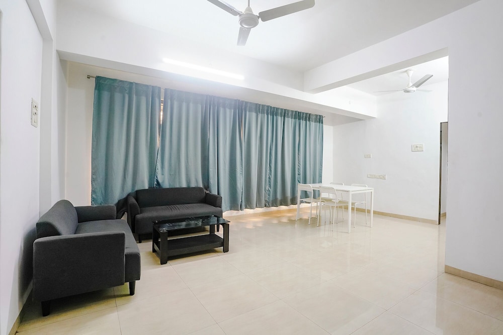 Fabhotel Wellax 24 Service Apartments