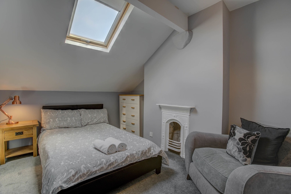 Levenshulme Self-Catering Townhouse view 5