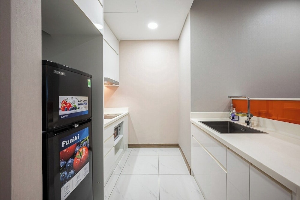 Luxury Sunwah Apartment near Landmark 81 - City View