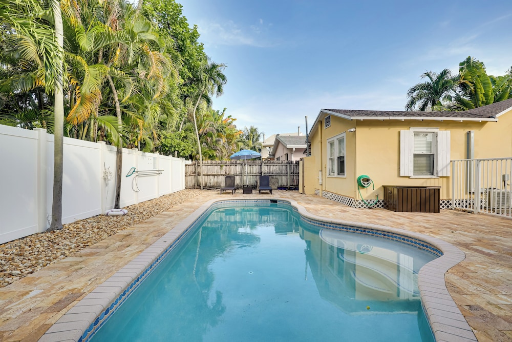 Shared Pool & Backyard: Small & Cozy Guest House