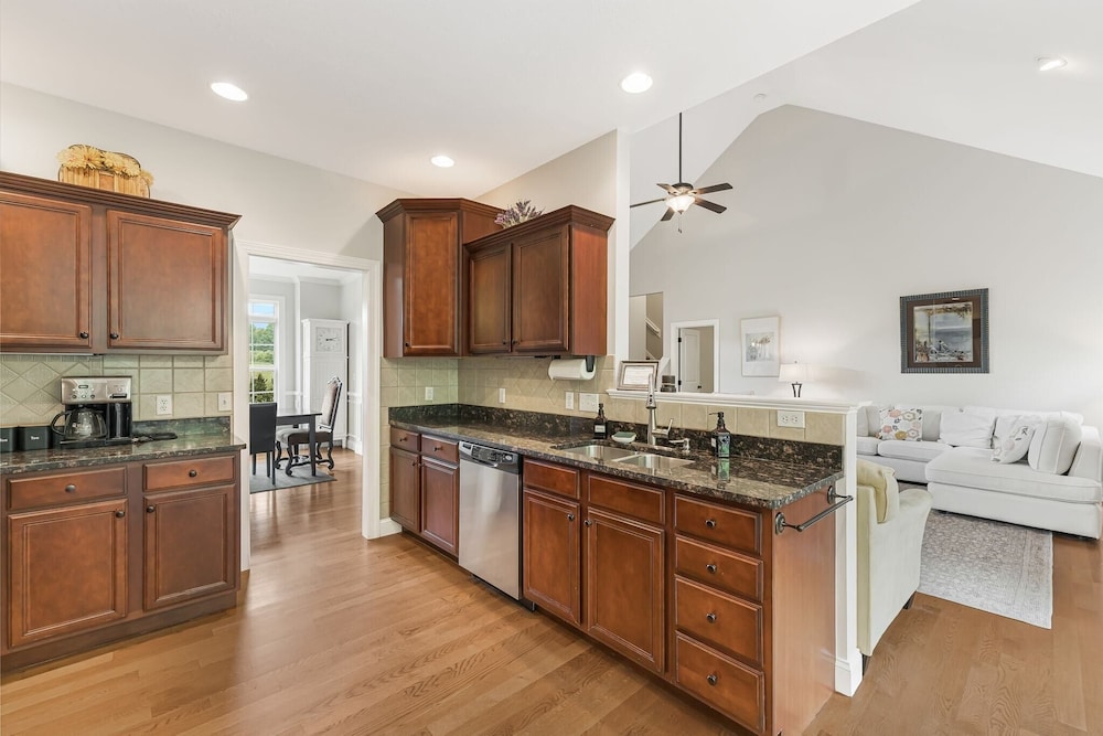 Fairview Vista by Avantstay 10 Mins to Asheville view 3