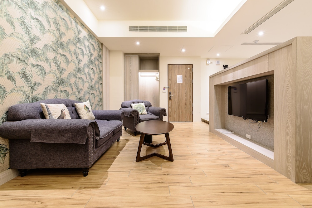 Treehouse Hostels