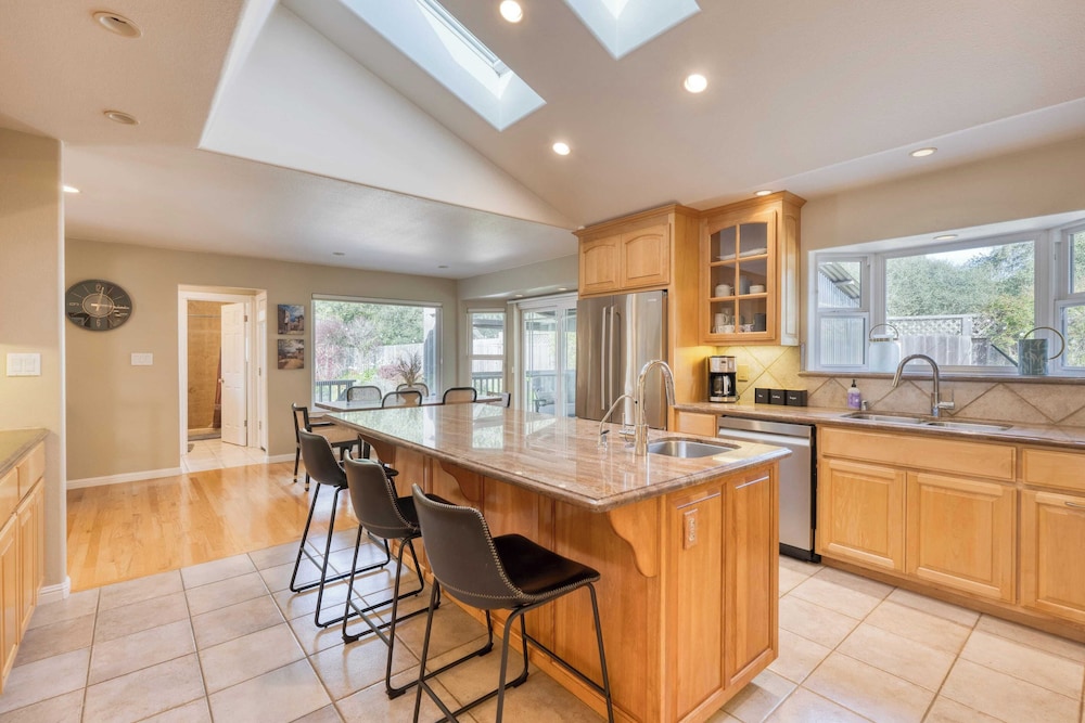 Pool + Hot Tub + Firepit + Game Room Minutes From Sebastopol & Russian River Baker Lane Retreat