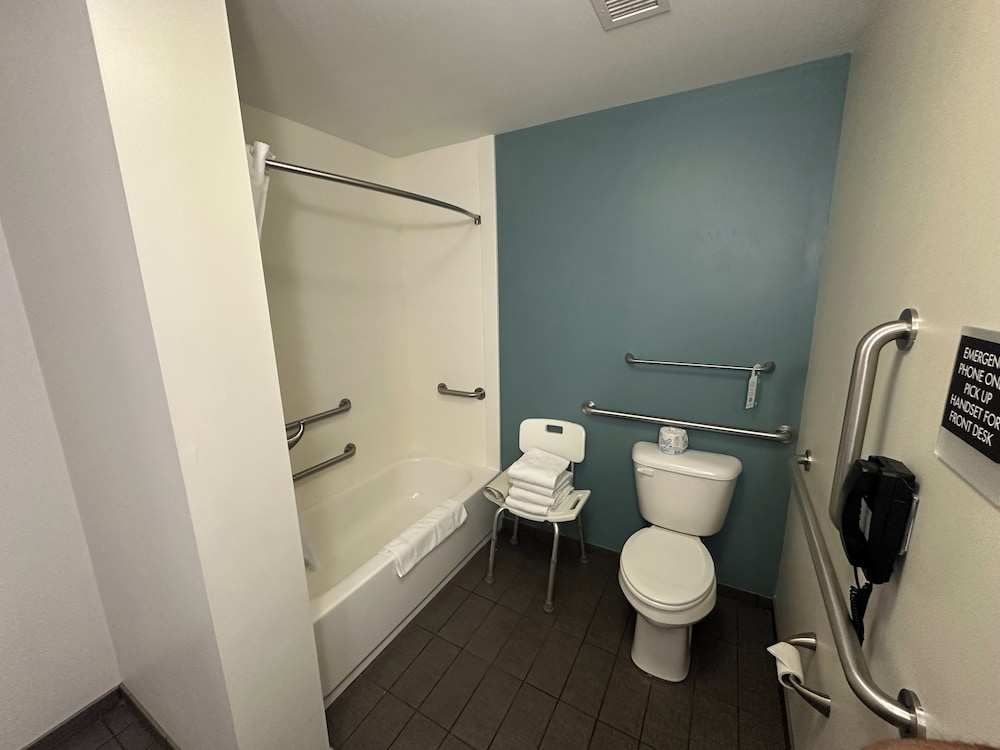 Sleep Inn Suites Fort Dodge - Property Image 12