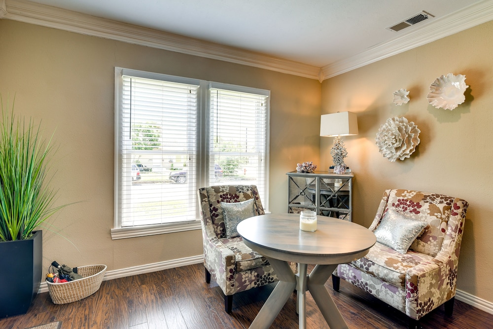 2 Mi to Beach: Galveston Vacation Rental!