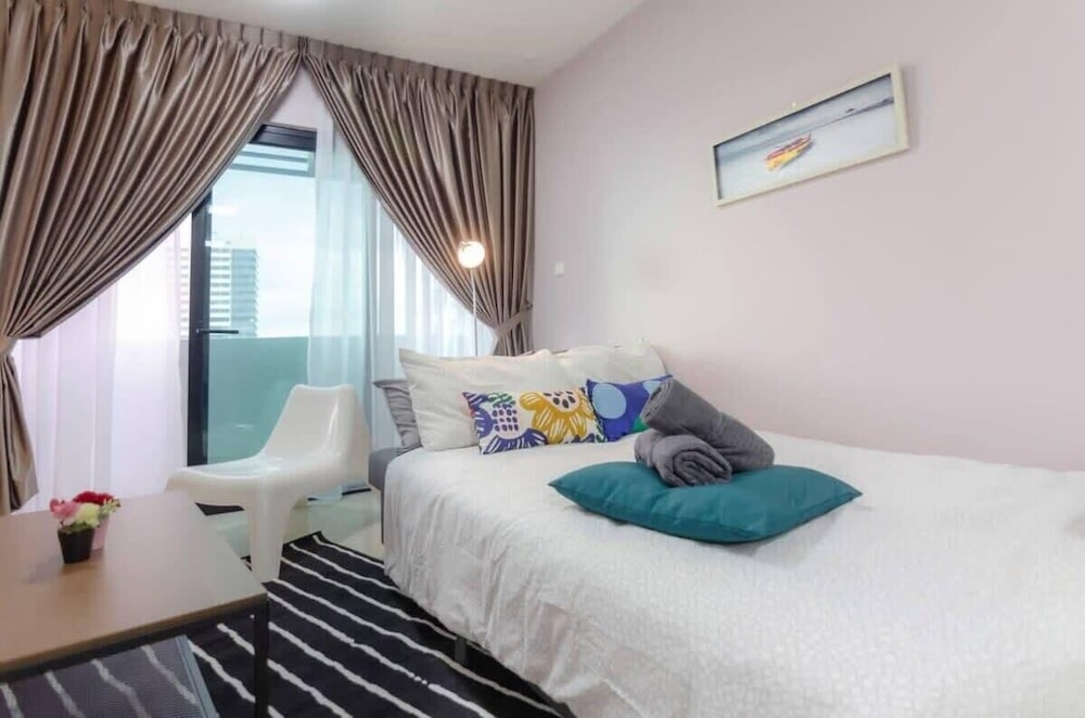 A Stylish & Cozy Suite in Suasana JB