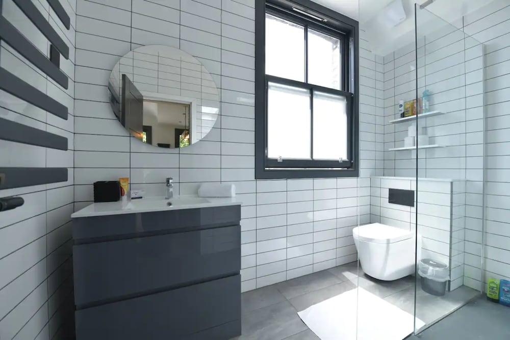 Contemporary 2 Bedroom Apartment on Columbia Road