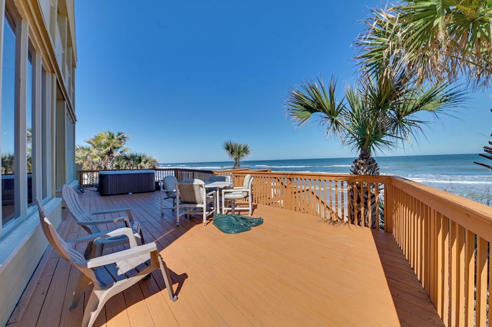 Oceanfront Escape on Wilbur Beach!