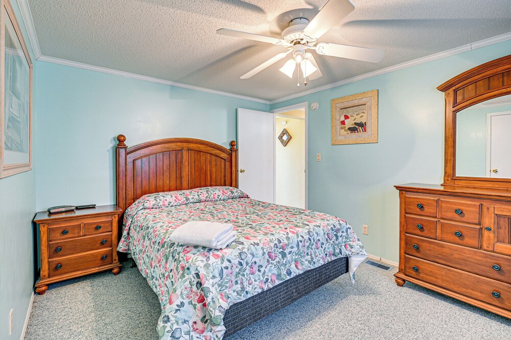 Walk to Surfside Beach: Home w/ Pool Access
