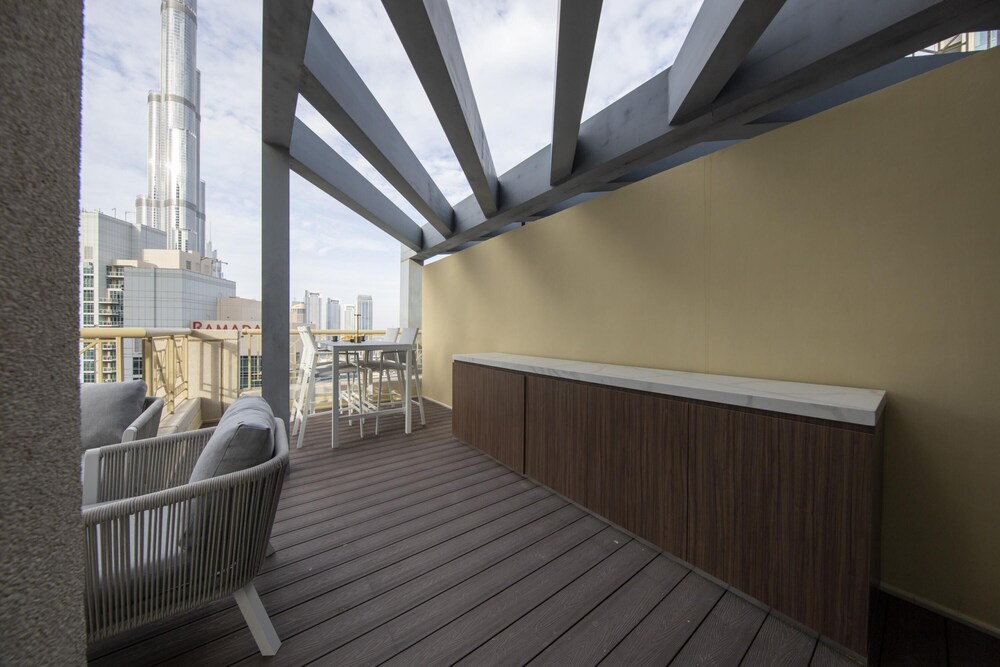 Fountain View Signature Residence With Terrace 135 SQM