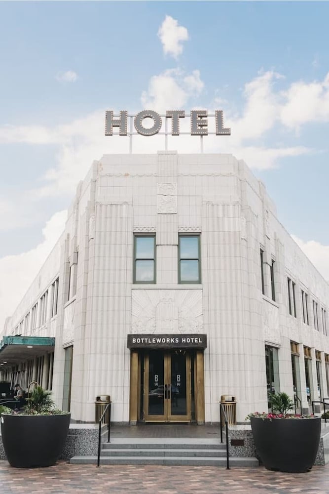 Luxury Downtown Indy Spa Bath Coffee Bars