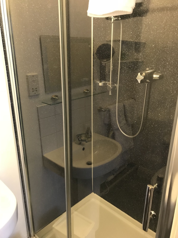 Hollies Guest House