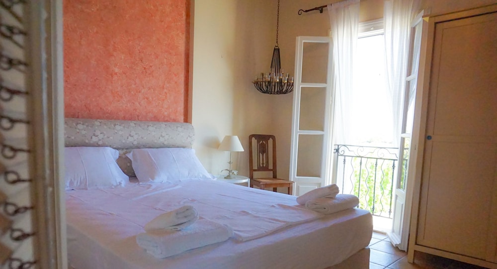 Alekos Beach Houses - Natura Gialla