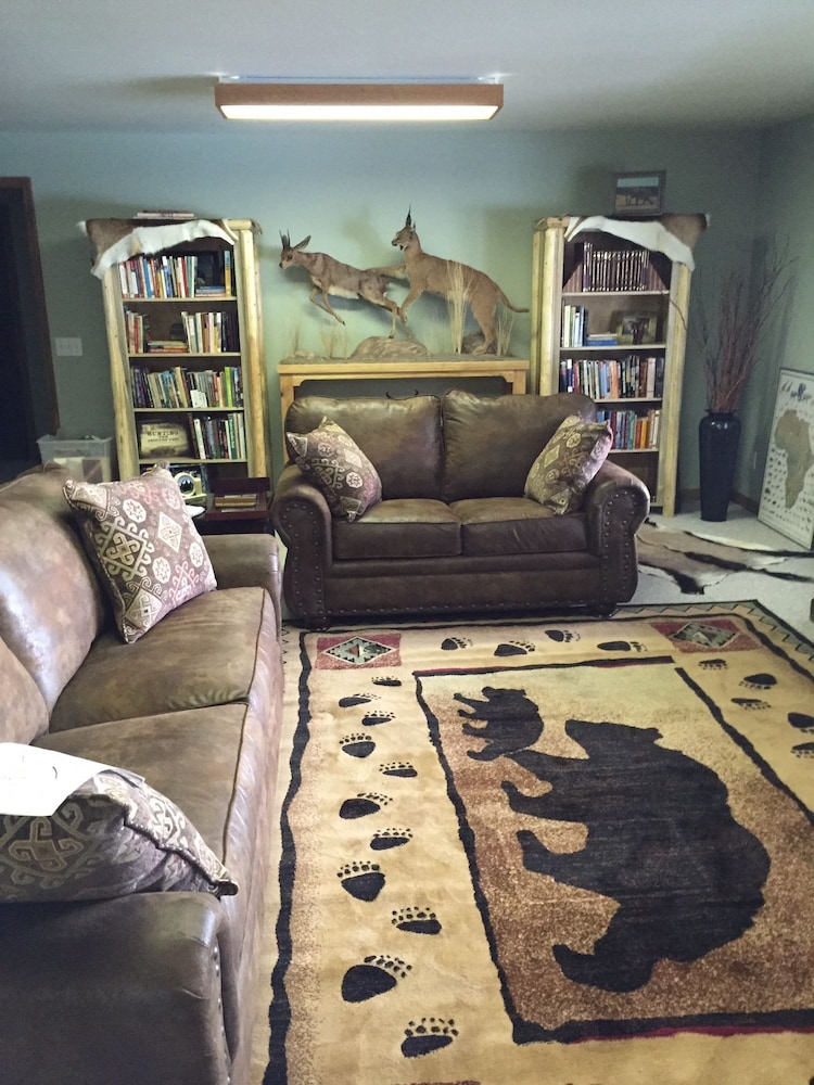Two Bears Inn Bed & Breakfast