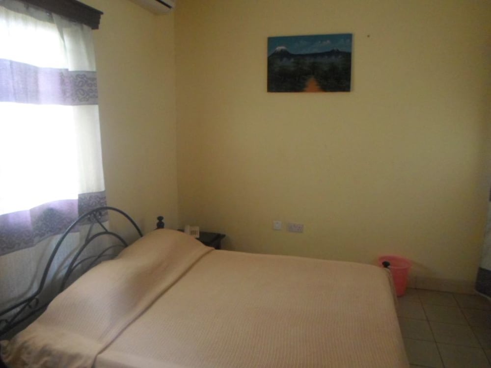Tarn Hut Resort