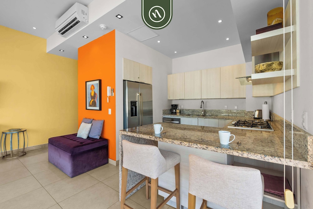 Amazing 1 BR Condo in Romantic Zone - Rooftop Pool
