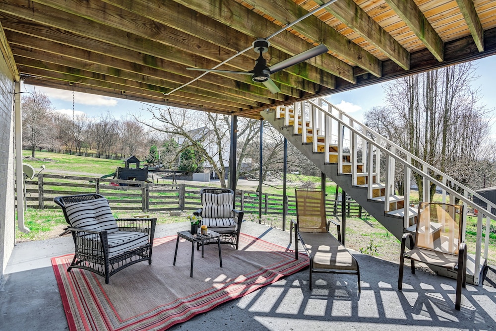 Rustic Cowboy Ranch Retreat: Stay Near Nashville