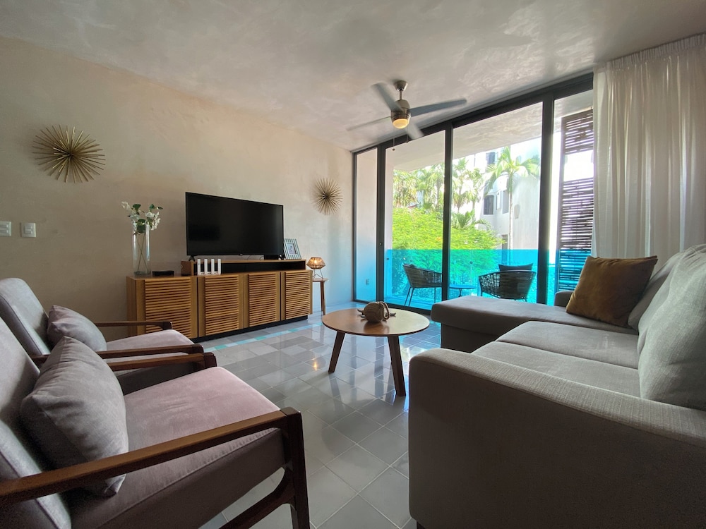 Sabor a Miel: Steps from the Beach & 5th Avenue