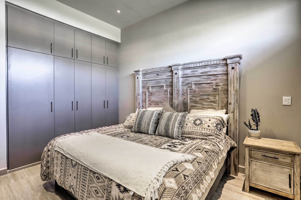 Luxe Cabo Condo w/ Ocean Views + Amenities!