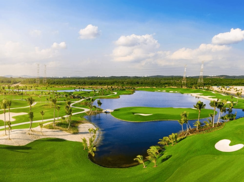 Forest City Golf Villa by A & Home Party