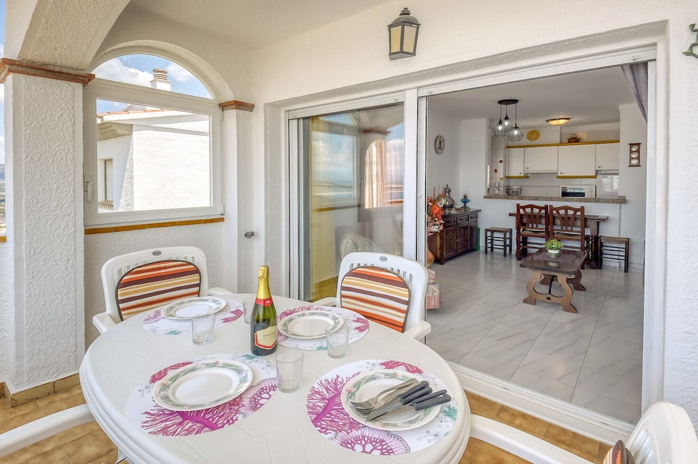 Apartment in Roses Near Cap de Creus