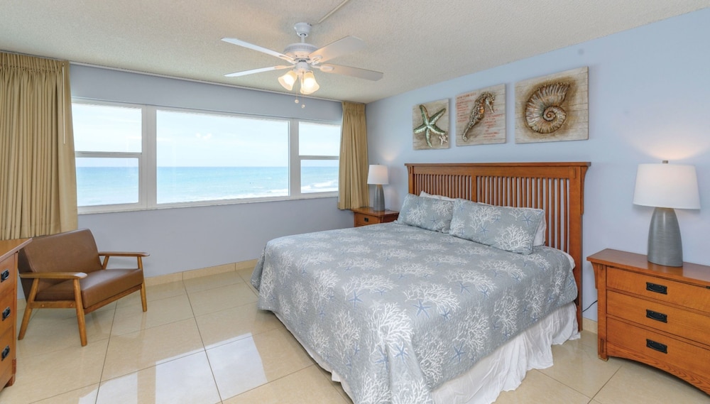Paradise Beach Club by Happy Palm Stays