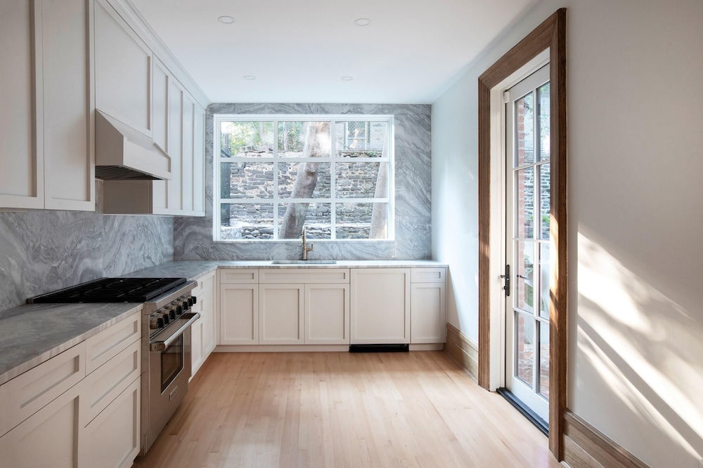 Hamilton by Rove Travel 4BR TH w Outdoor Spaces