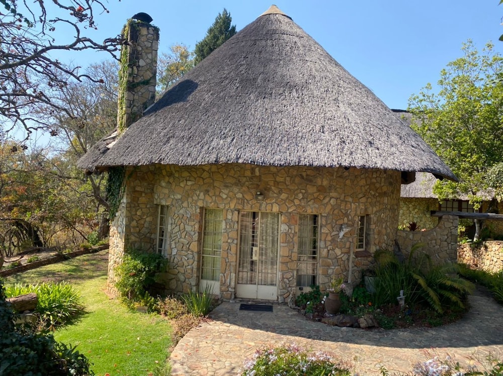 Beautiful Round Shaped Cottage - 2094