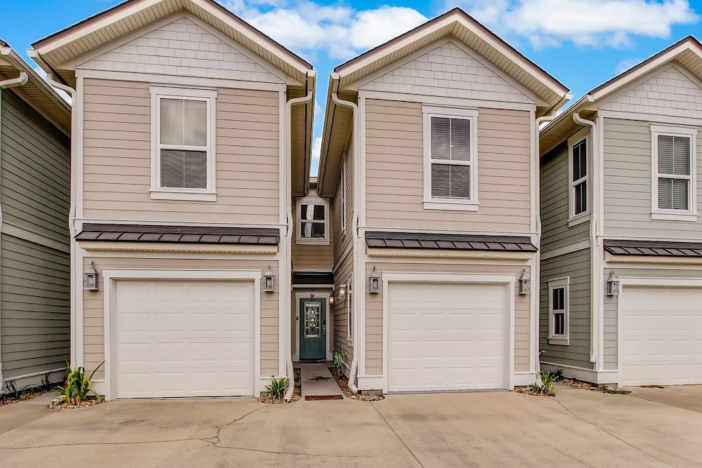 1931 S Fletcher 3 Bedroom Townhouse