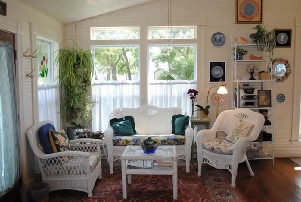 Angel Rose Bed & Breakfast