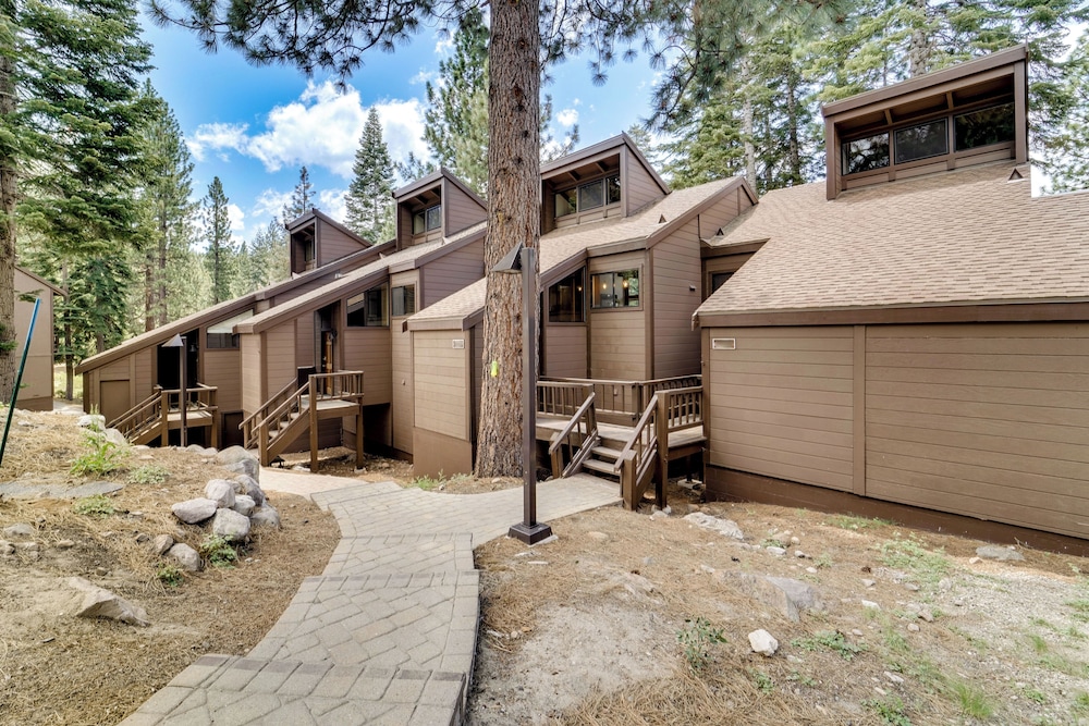 1 Mi to Northstar Skiing: Cozy Pet-friendly Condo! view 4