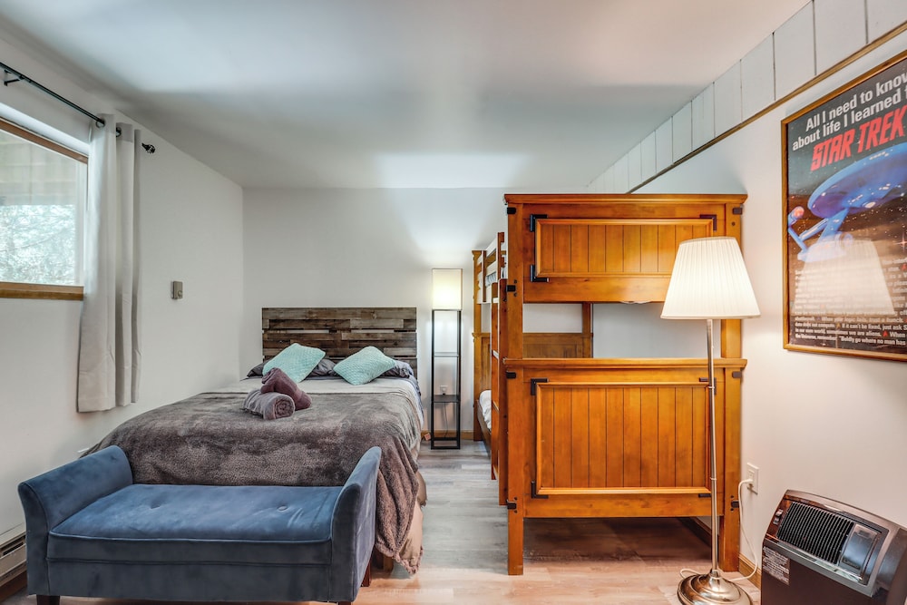Lovely Tobyhanna Getaway w/ Game Room & Fire Pit!