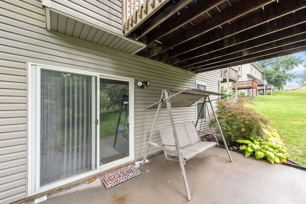 Beautiful Townhome 11 Minutes To Downtown 3 Bedroom Townhouse