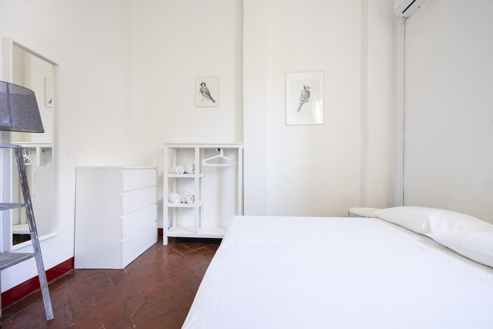 Cerchi 3 in Firenze With 2 Bedrooms and 1 Bathrooms