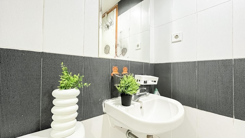 Scandinavian Minimalist 2Br At Cinere Bellevue Suites Apartment