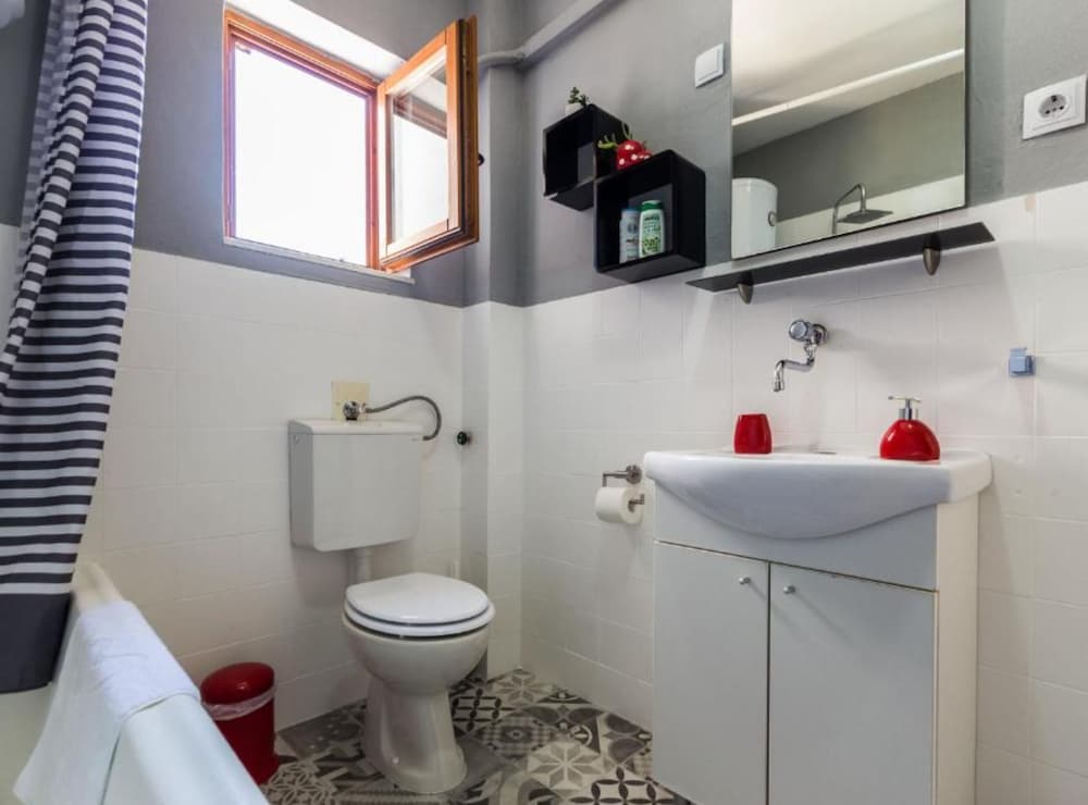 Charming Zadar Apartment Near Old Town With Convenient Access to Beaches