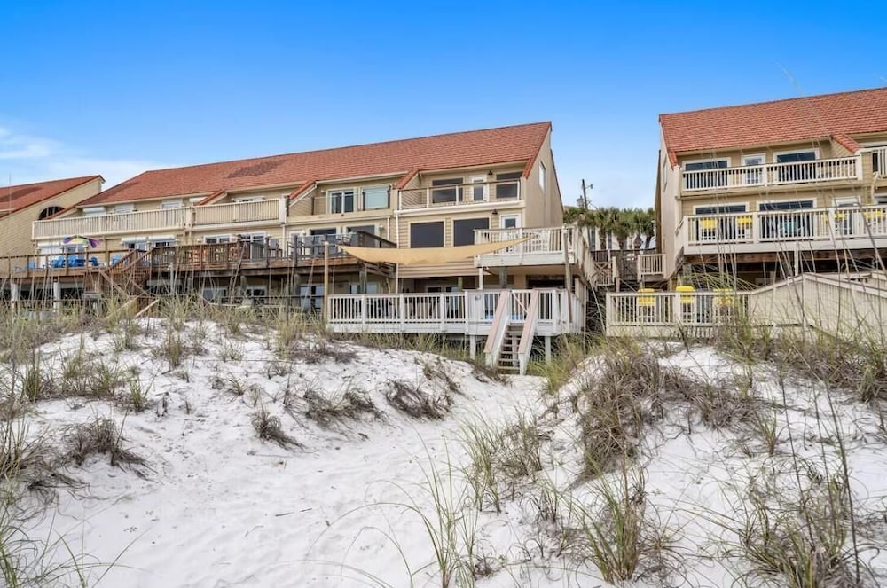 Green Reef #6- Beachfront Bliss