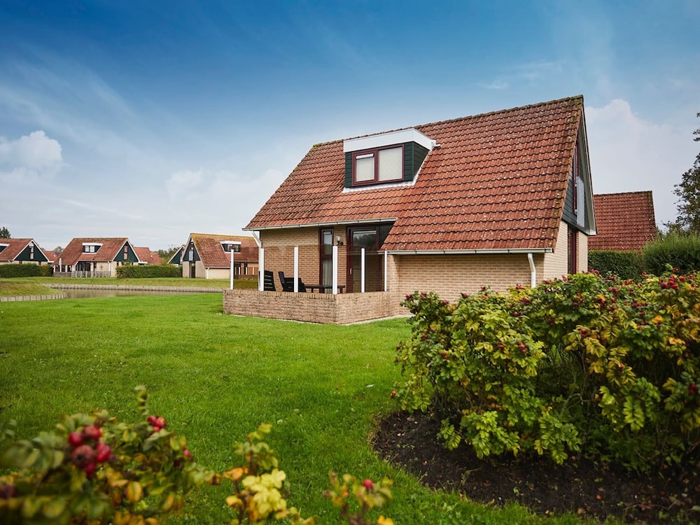 Cozy Holiday Home With a Dishwasher, in Zeeland view 2