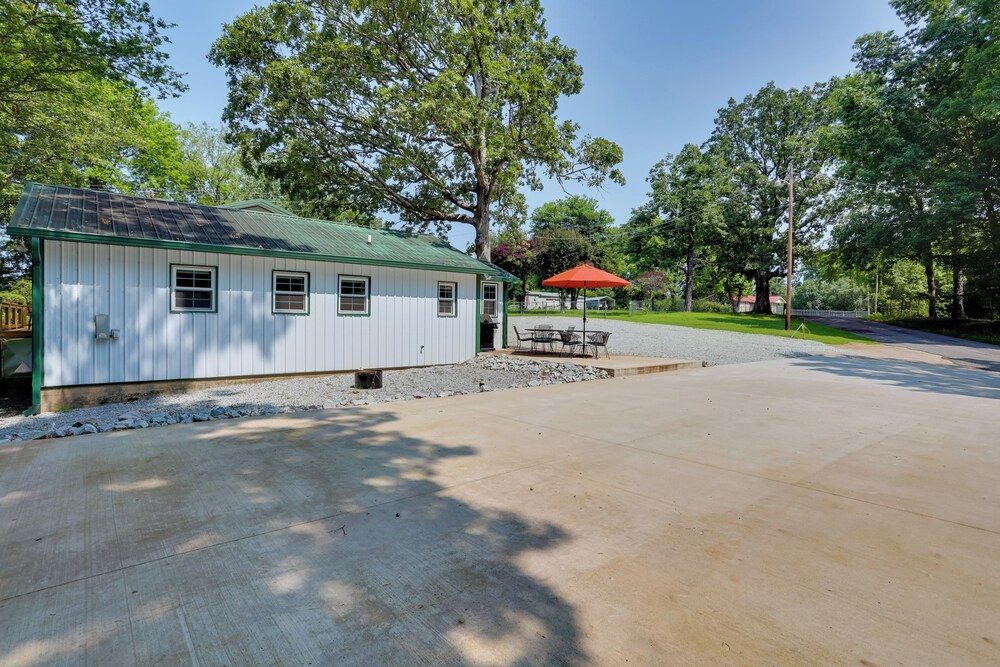Shared Boat Dock & Ramp at Kentucky Lake Retreat