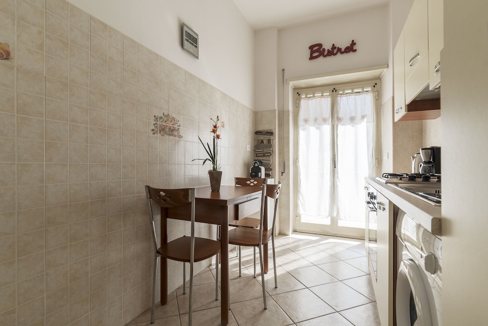 Aurelio Apartment Near the MM Ubaldi
