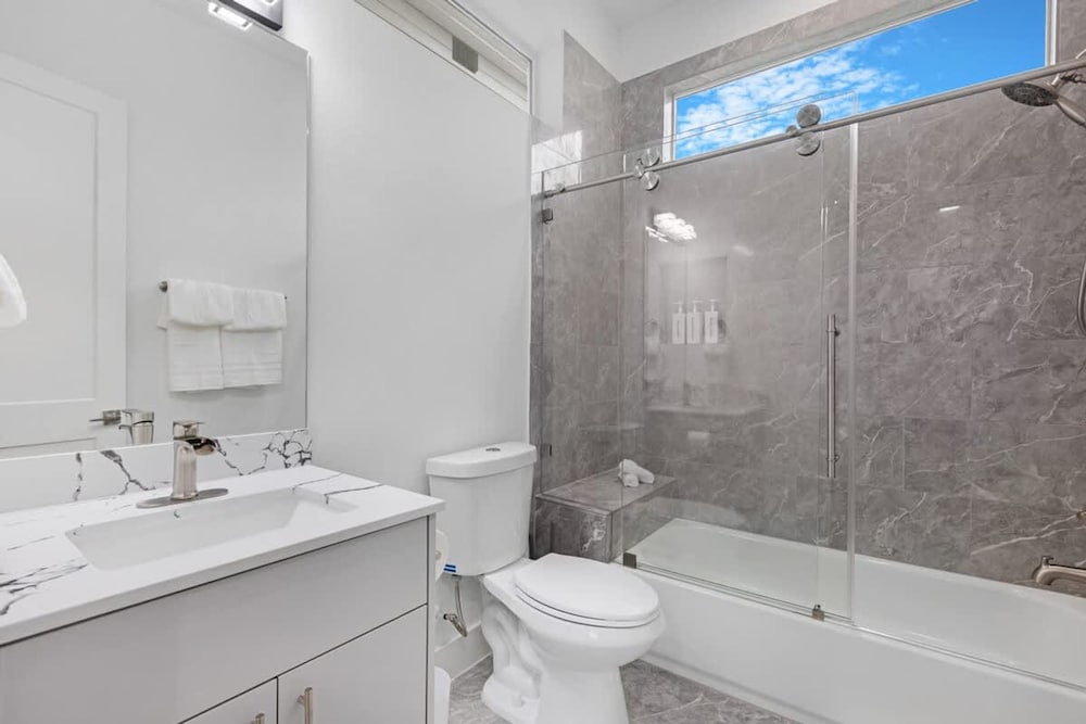 Spacious Houston 3bed3 Bath Family Townhome