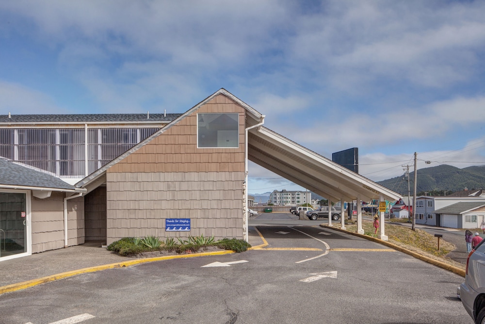 Silver Sands Motel